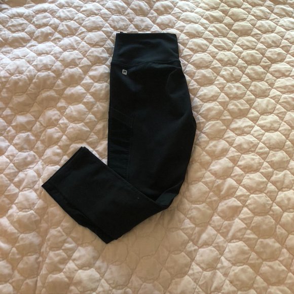 Mila High-Waisted Pocket Capri Fabletics - Picture 4 of 5